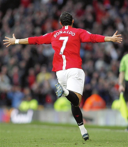 皇马吸金石 阿斯：伯纳乌本赛季营收预计突破4亿欧元（阿斯：伯纳乌成皇马摇钱树，本赛季营收预计超4亿欧元）